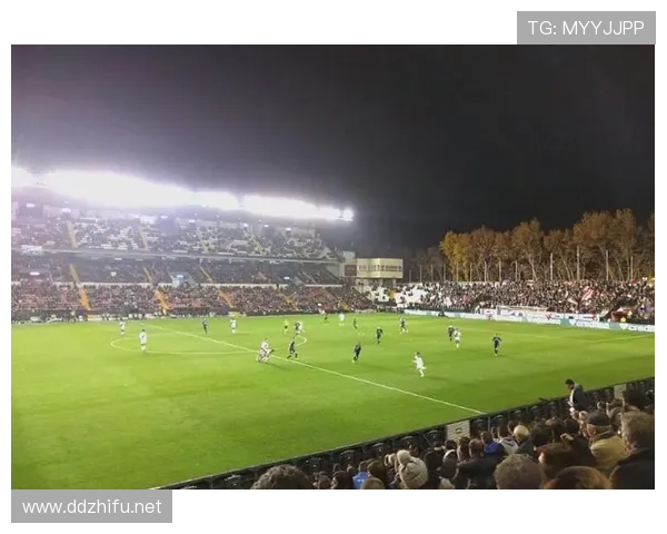 巴萨结构性短板持续影响赛场控制力，整体表现面临挑战