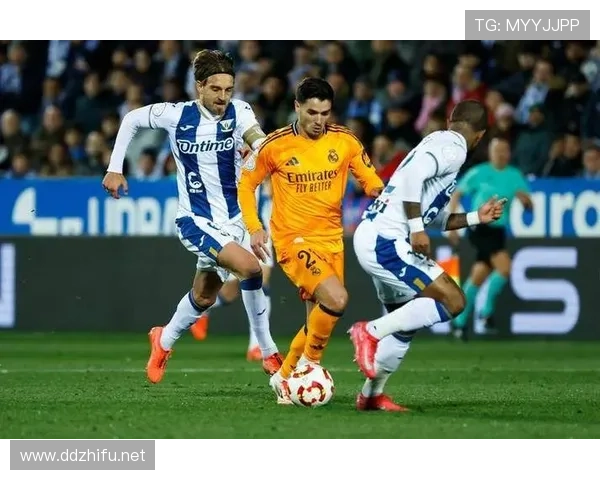 瓦伦西亚传统豪门地位下滑,联赛表现及竞争力面临现实考验 瓦伦西亚传统豪门地位下滑,联赛表现及竞争力面临现实考验