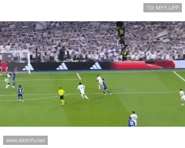 巴黎圣日耳曼中场失控问题显现,比赛节奏难掌控影响进攻组织 巴黎圣日耳曼中场失控问题显现,比赛节奏难掌控影响进攻组织